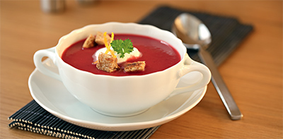 Rote Bete Suppe mit Zimtcroutons
